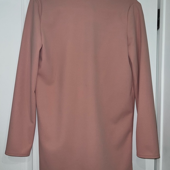 Pretty Little Thing petite dusky pink gold button blazer dress - Picture 2 of 6